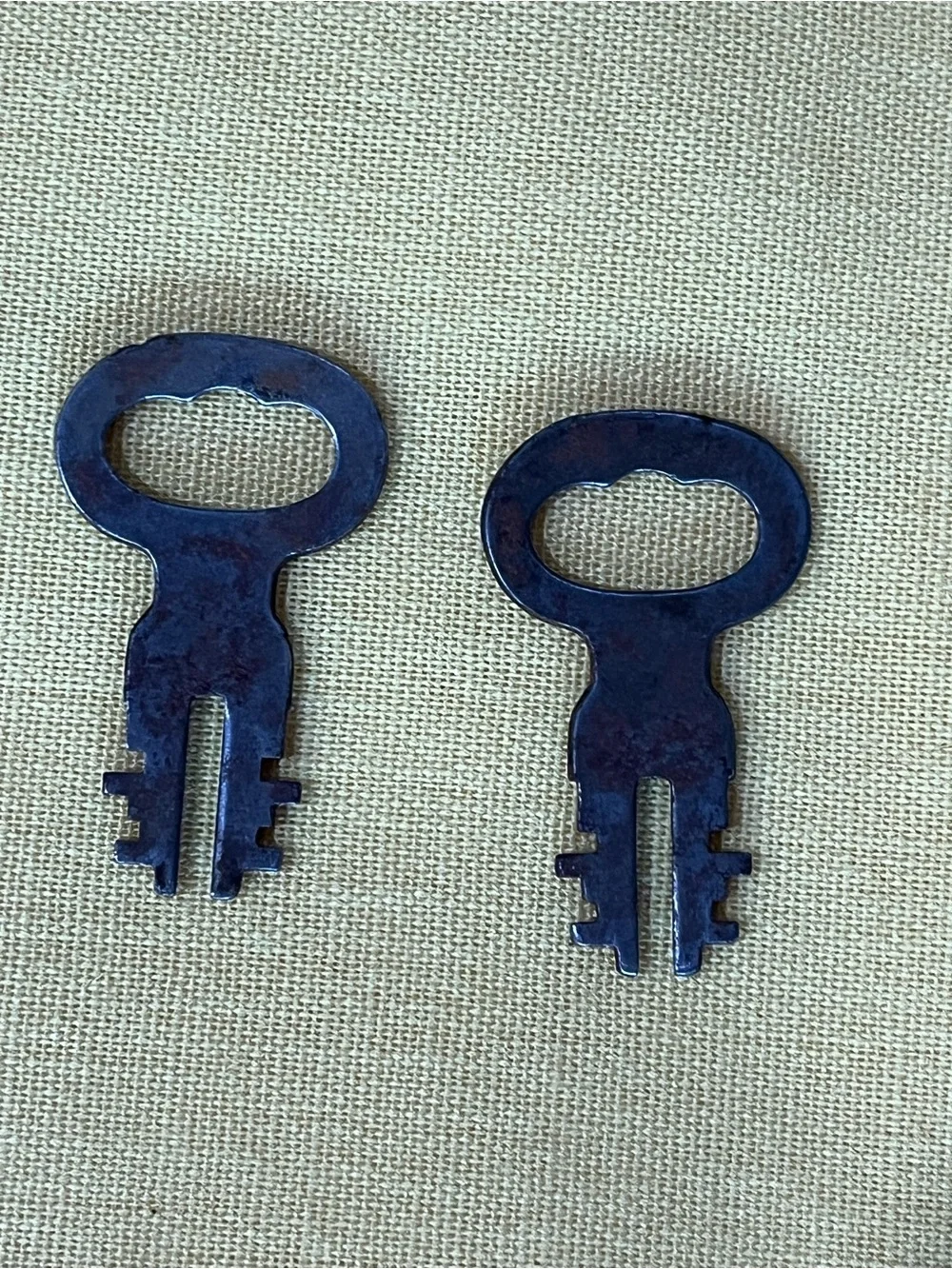 Antique Iron Pancake Padlock with 2 Working Keys! Vtg Industrial Decor
